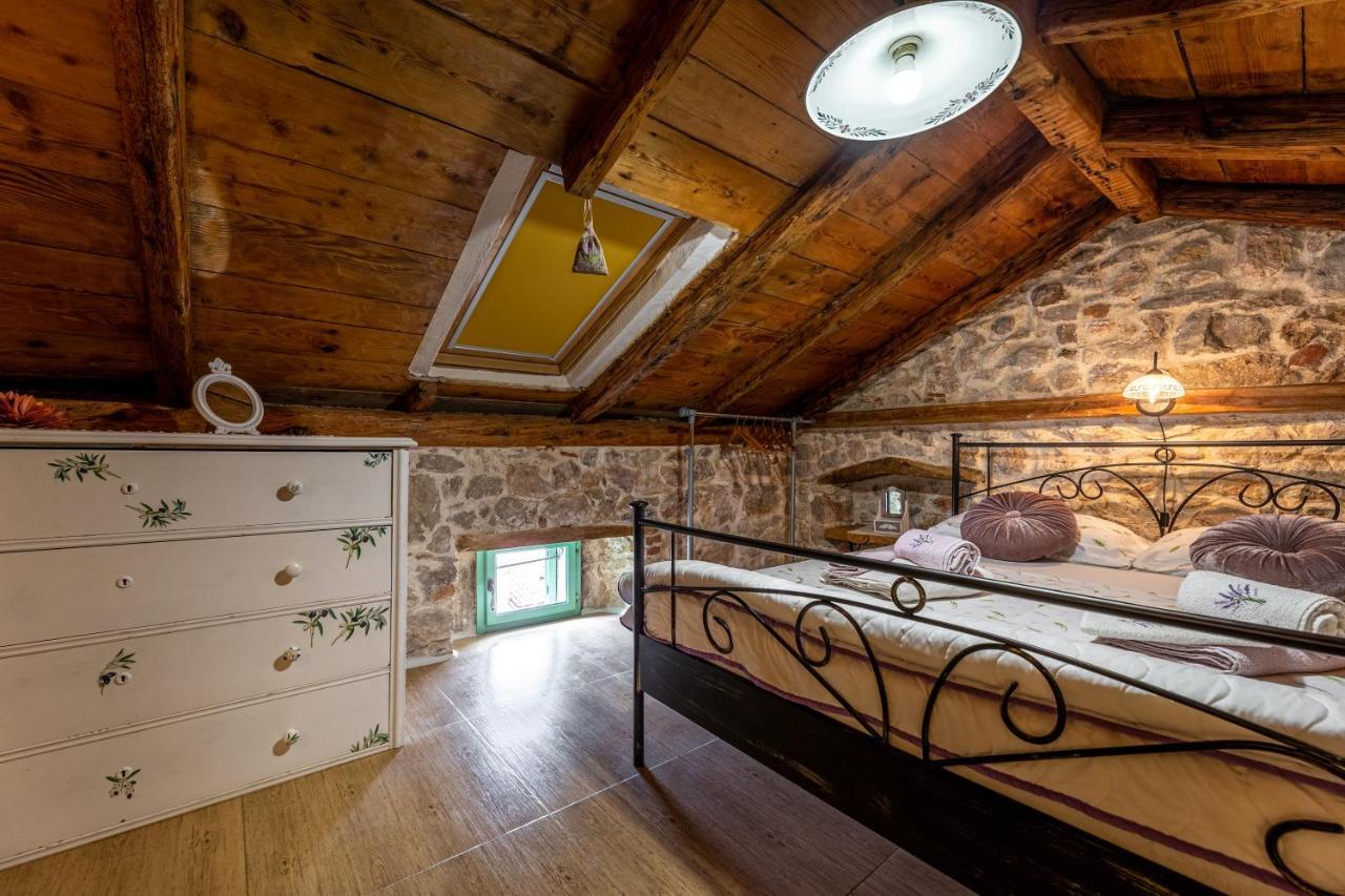 Parona Holiday Home Vrbnik Exterior photo