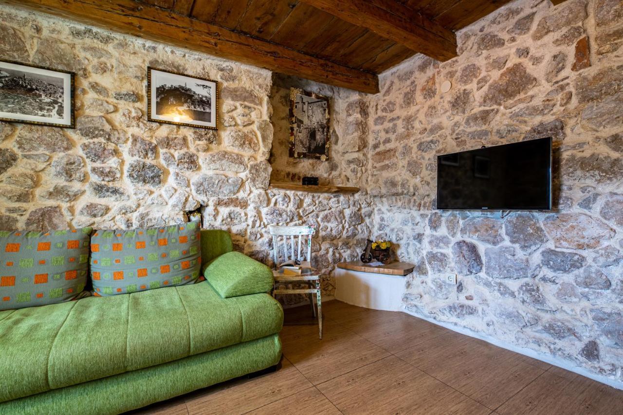 Parona Holiday Home Vrbnik Exterior photo