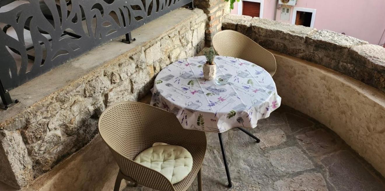 Parona Holiday Home Vrbnik Exterior photo